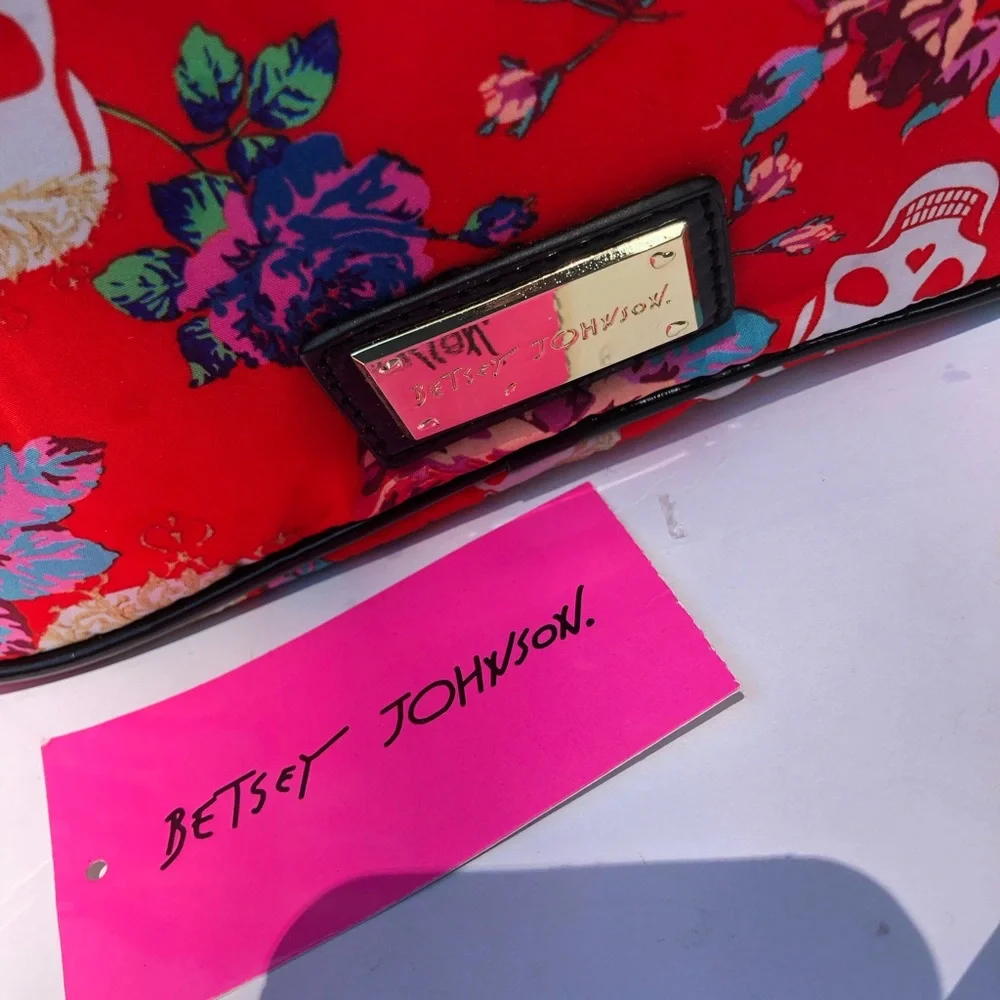 Betsey Johnson Ruffle Red Skull Highness Roses Makeup Cosmetic Bag & Wipes